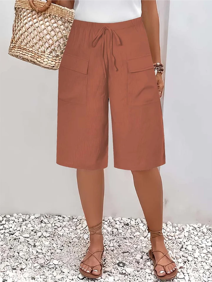 Comfortabele modieuze damesshort, perfect voor warme zomerdagen; combineert gemak met stijl.