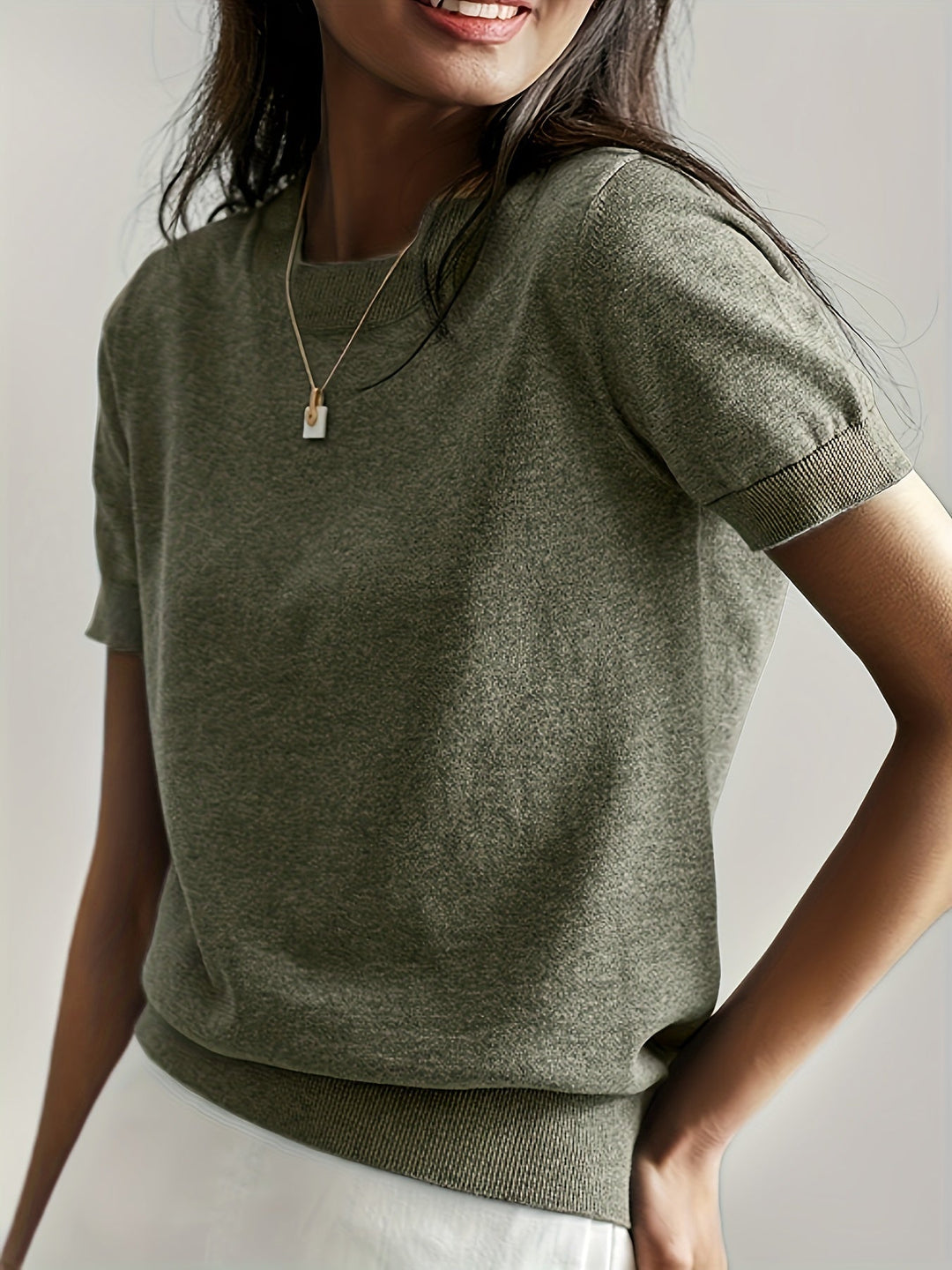 Witte dames korte mouw trui met ronde hals, een tijdloze basic voor elke garderobe.
