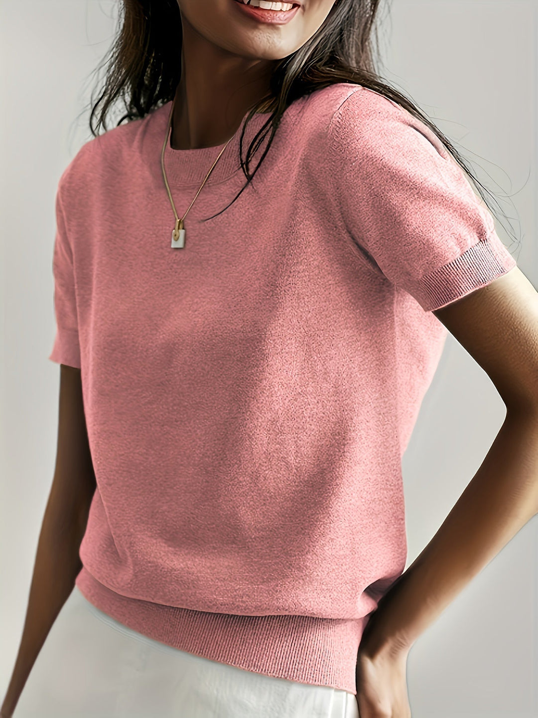 Ultieme comfortabele dames trui, korte mouw, ronde hals, perfect voor dagelijks gebruik.