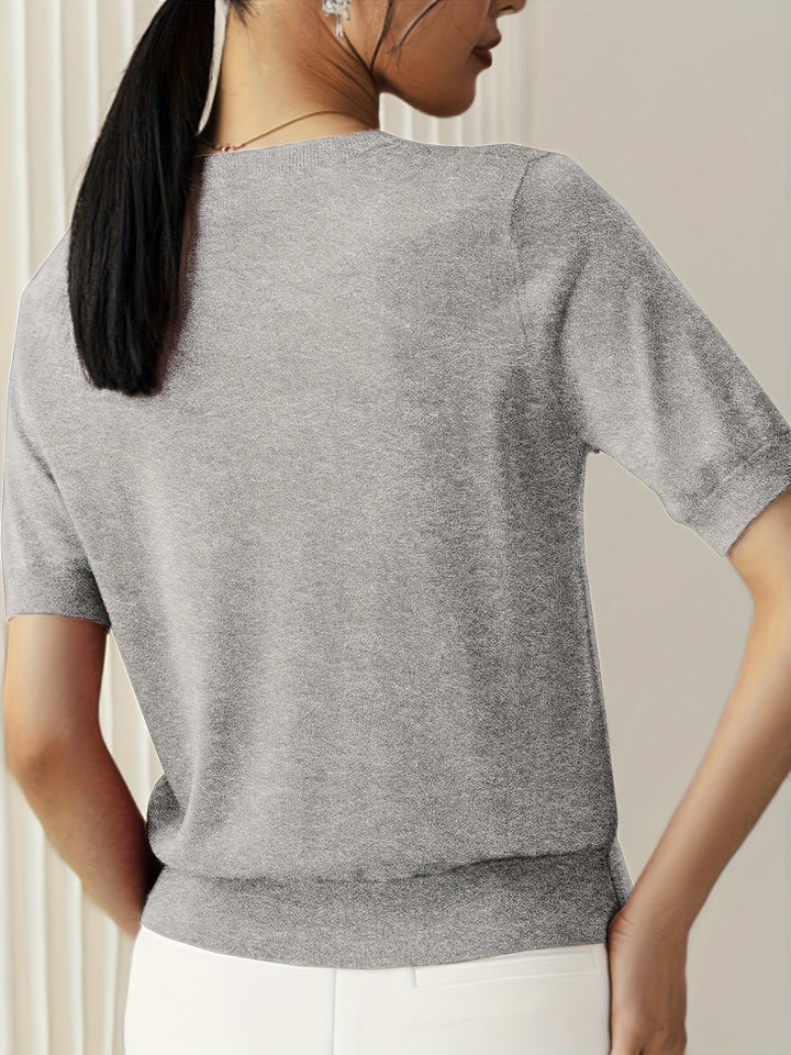 Elegante dames trui met korte mouw, ronde hals, perfect voor een chique lente outfit.