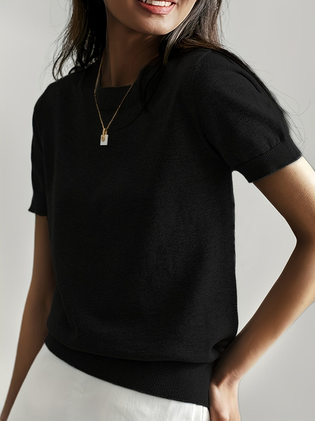 Casual dames sweater met korte mouw en ronde hals, veelzijdig voor dagelijkse dameskleding.
