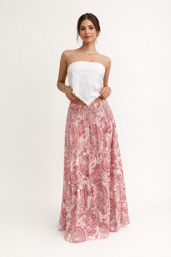 Dames lange boho rok met kleurrijke print en elastische taille, perfect voor zomerse dagen. Comfortabele zomerkleding.