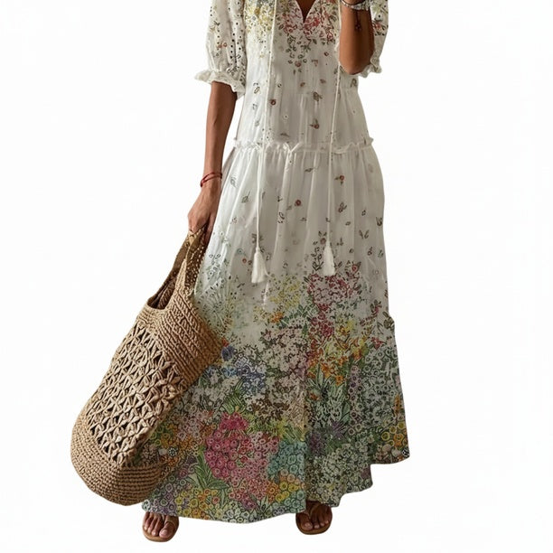 Dames lange maxi jurk met levendige bloemenprint en soepele stof, perfect voor zomerse dagen.