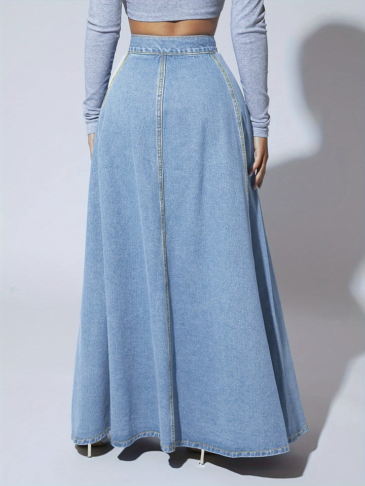 Dames lichtblauwe maxi rok met hoge taille en uitlopende pasvorm, ideaal voor zomerse casual mode.