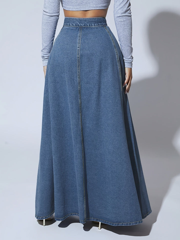 Elegante lichtblauwe uitlopende maxi rok voor dames. Hoge taille voor een flatterende pasvorm, perfect voor zomer.