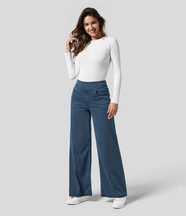 Comfortabele dames jeans met wijde pijpen, lichtblauw, hoge taille en elastische band.