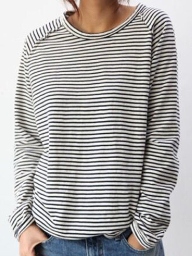 Dames longsleeve shirt met ronde hals en stijlvol gestreept patroon, ideaal voor een casual look.