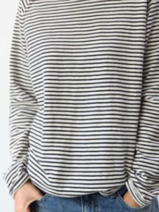 Stijlvolle gestreepte dames longsleeve met comfortabele pasvorm en klassieke ronde hals.
