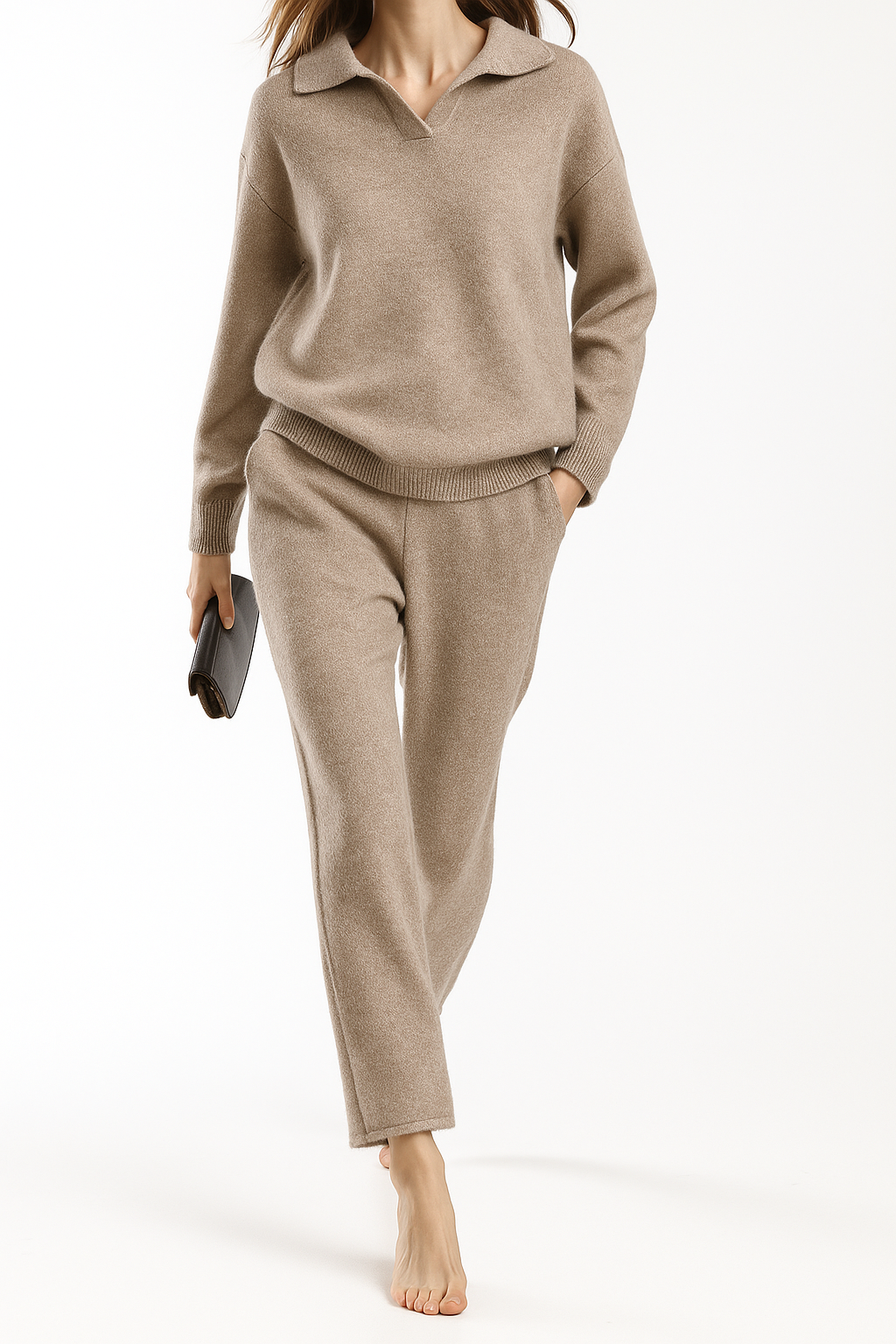 Dames loungewear set: comfortabele polo trui en hoge taille broek. Ideaal huispak voor relaxte momenten.