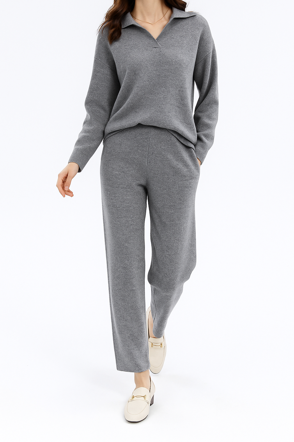 Veelzijdige dames loungewear set: stijlvolle polo trui en hoge taille broek. Comfortabel casual huispak.