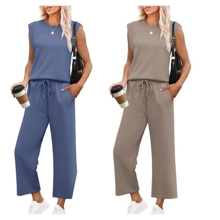 Dames mode loungewear: complete set met mouwloze top en wijde pijpen broek.