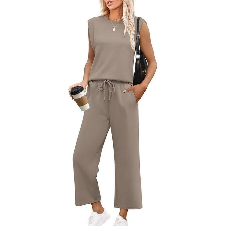 Dames casual set: mouwloze top en wide-leg broek, perfect voor een relaxte dag.