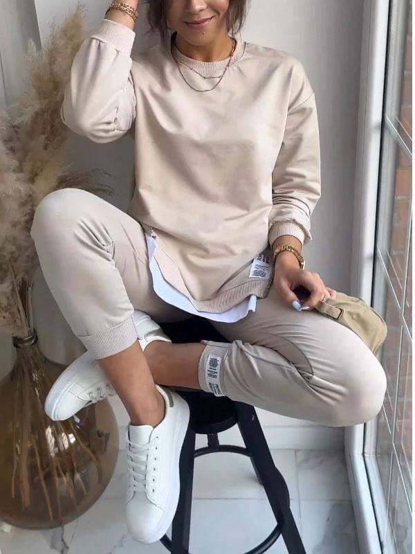 "Dames loungewear set, zachte katoen-polyester mix, relaxed sweatshirt en taps toelopende broek, stijlvol en comfortabel."