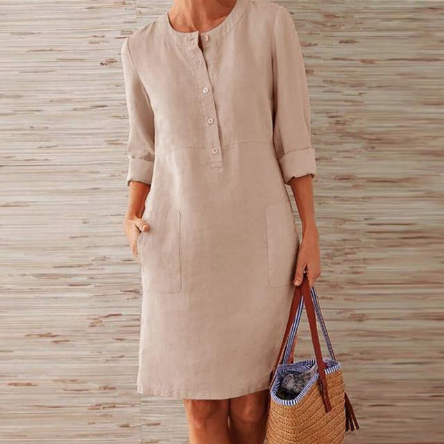 Zomerse elegante damesjurk, luchtig en comfortabel. Veelzijdige midi-jurk, ideaal voor zomerkleding.