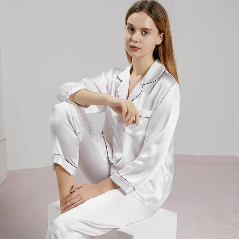 Hoogwaardige dames nachtkleding set, met luxe materialen voor duurzaam comfort.