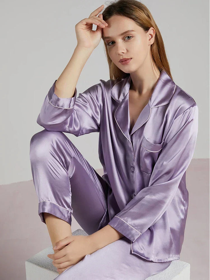 Elegante dames pyjamaset, luxe loungewear voor stijlvolle en relaxte avonden.