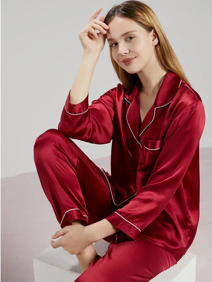 Luxe damespyjama, perfect cadeau voor haar, ademend en stijlvol design.