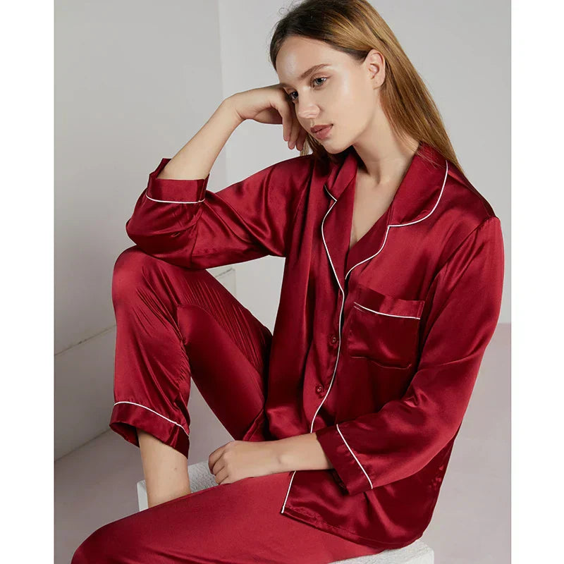 Damespyjama set in effen kleur, elegant en ademend voor een goede nachtrust.