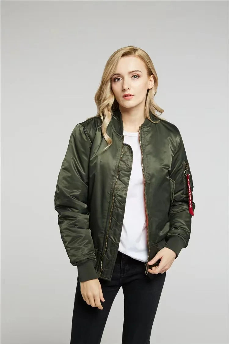 Dames MA-1 bomberjack: tijdloos, stijlvol & winddicht. Perfect voor casual outwear.