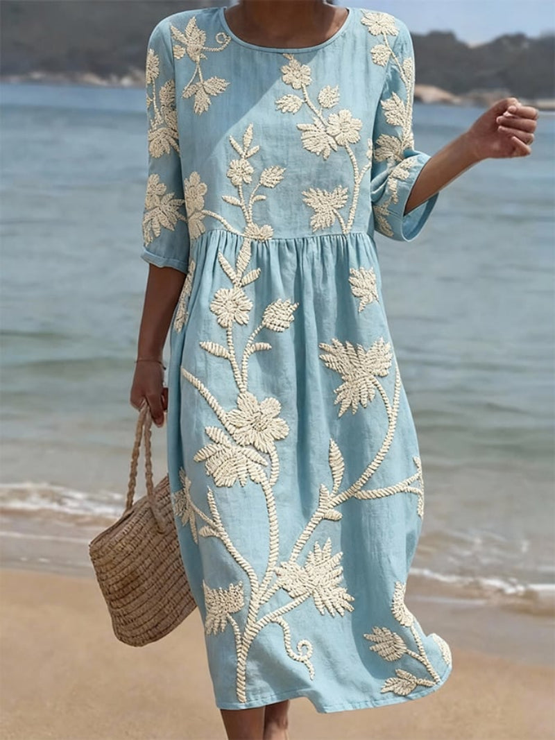 Dames maxi jurk met bloemenborduursel, ronde hals en flatterend silhouet, perfect voor de zomer.