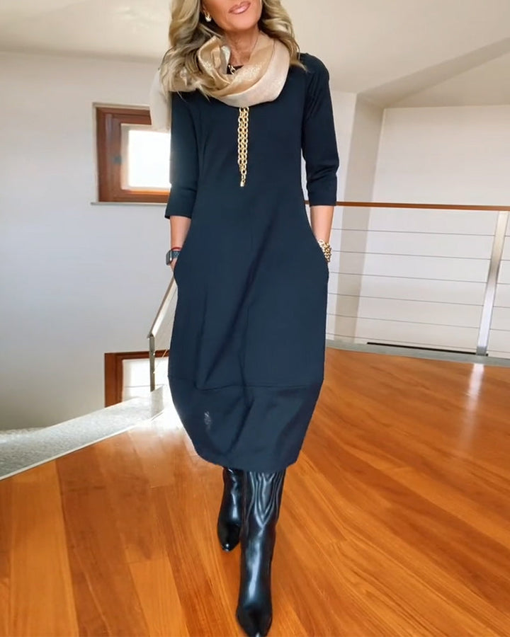 Dames maxi jurk met ronde hals en lange mouwen, ideaal voor herfst en winter.