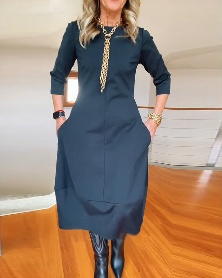 Tijdloze dames maxi jurk met lange mouwen en ronde hals, een comfortabele en elegante keuze.