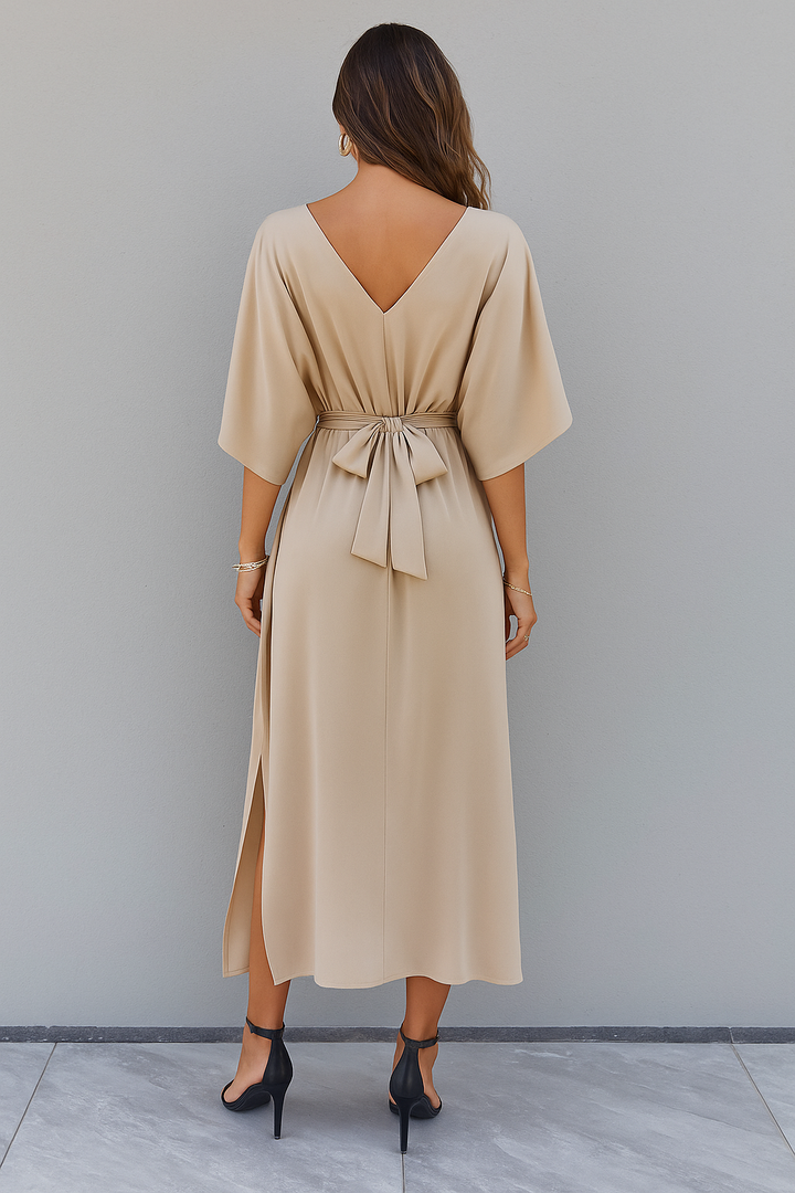 Luxe dames avondkleding: maxi jurk met V-hals, sierlijke vleermuismouw en verstelbare strikceintuur.