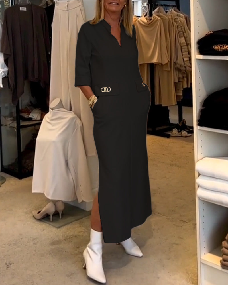 Flatterende lange zomerjurk voor dames met V-hals, zakken en een elegante snit.