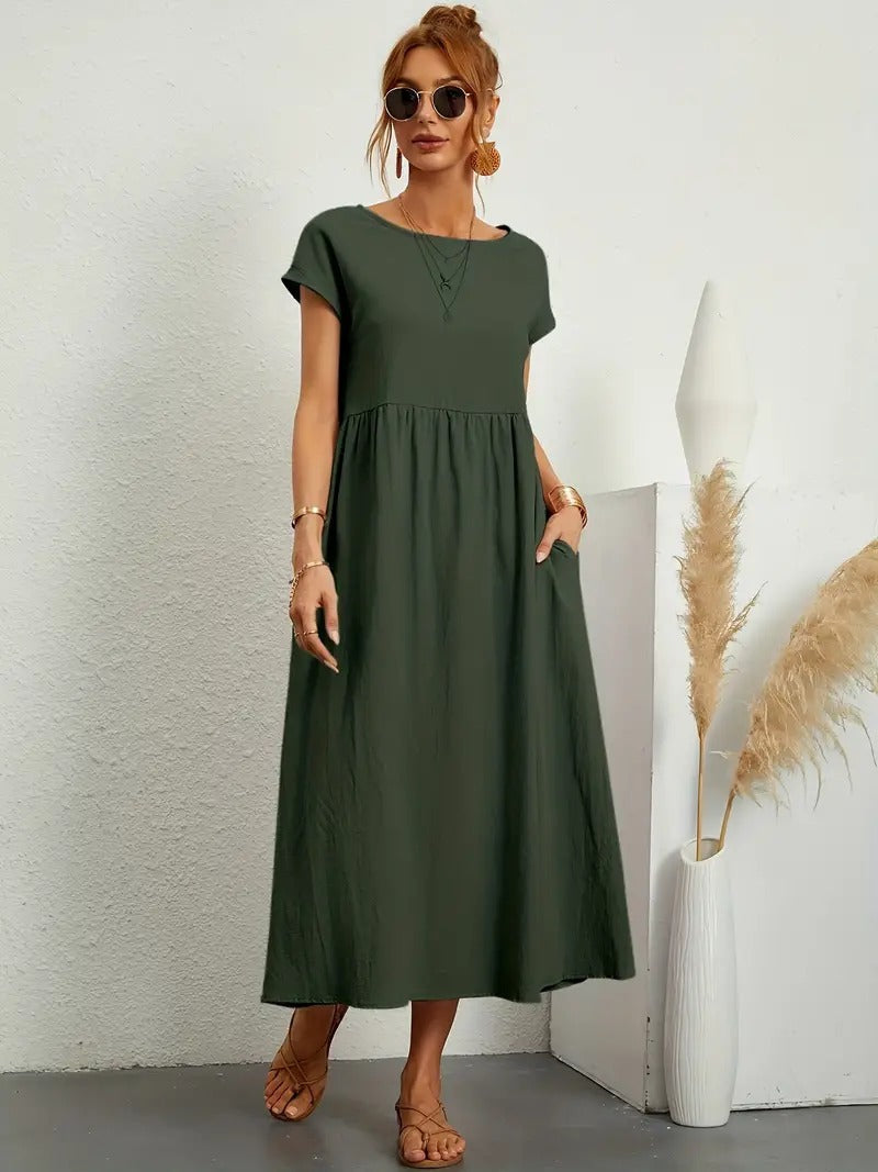 Geplooide midi jurk met korte mouwen en zakken voor dames. Ideaal voor casual chic.