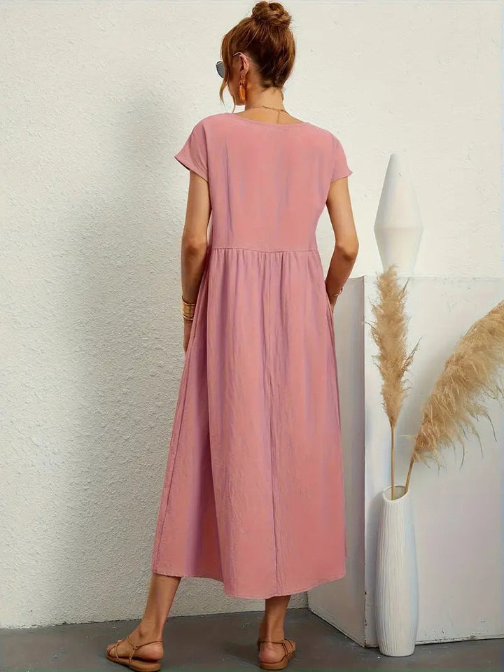 Stijlvolle midi jurk met korte mouwen, geplooide rok en zakken. Essentieel voor dames.