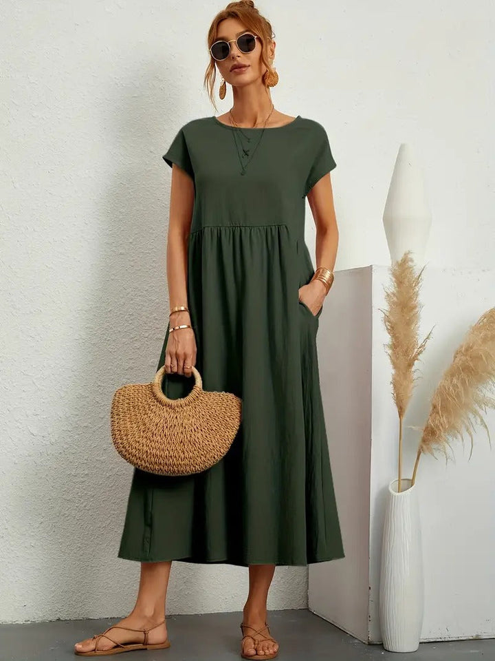 Elegante blauwe midi jurk voor dames, met korte mouwen en praktische zakken.