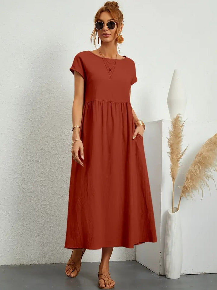 Stijlvolle midi jurk met korte mouwen, geplooide rok en zakken. Perfecte pasvorm voor dames.