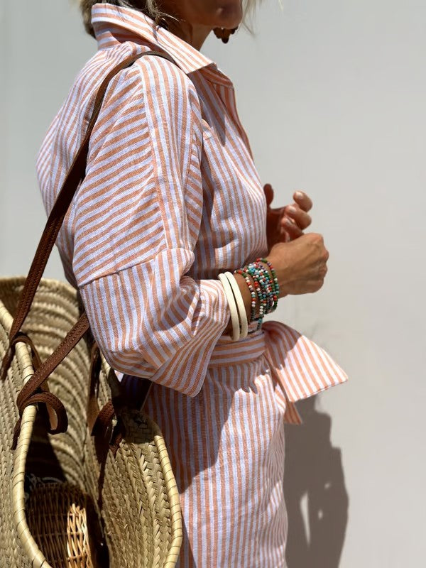 Veelzijdige kaki midi jurk voor dames met doorknoopsluiting, casual en chic.