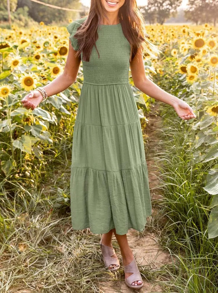 Comfortabele dames midi jurk, ideaal als zomerjurk of casual outfit met vlindermouwen.
