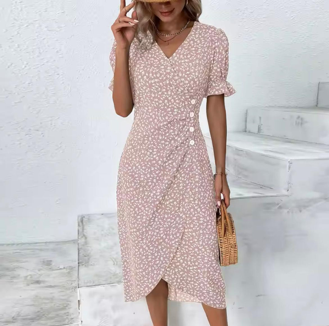 Zomerse bloemen midi jurk voor dames, met een flatterende V-hals en comfortabele korte mouwen.
