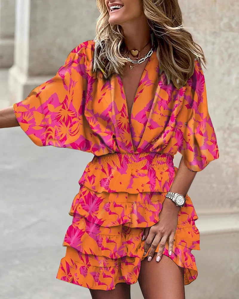 Veelzijdige dames printjurk, mini model met elastische taille, geschikt voor casual en elegante zomerse gelegenheden.