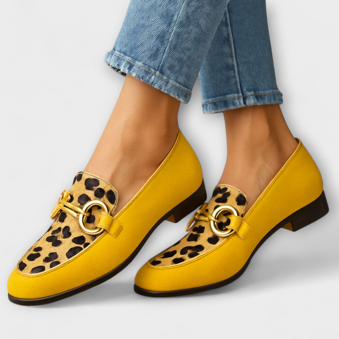 Dames mocassins Nairobi met stijlvolle dierenprint, comfortabel en elegant, perfect voor zomerse casual outfits.