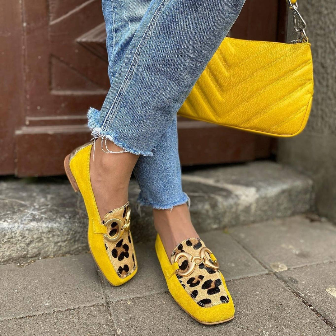 Comfortabele dames loafers met trendy dierenprint. Elegante Nairobi mocassins voor een stijlvolle zomerlook.