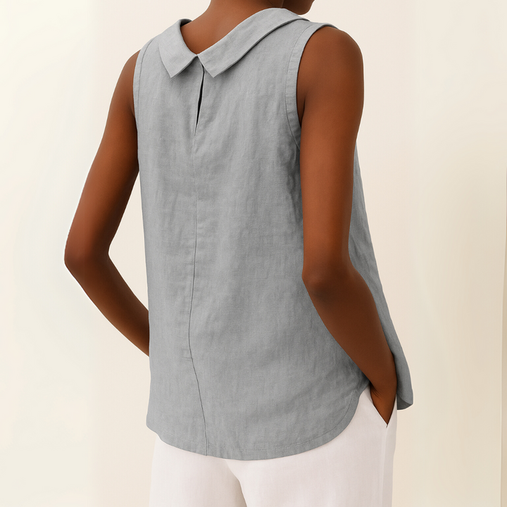 Veelzijdige dames rolkraag blouse, mouwloos en elegant, perfect voor zakelijke of casual outfits.