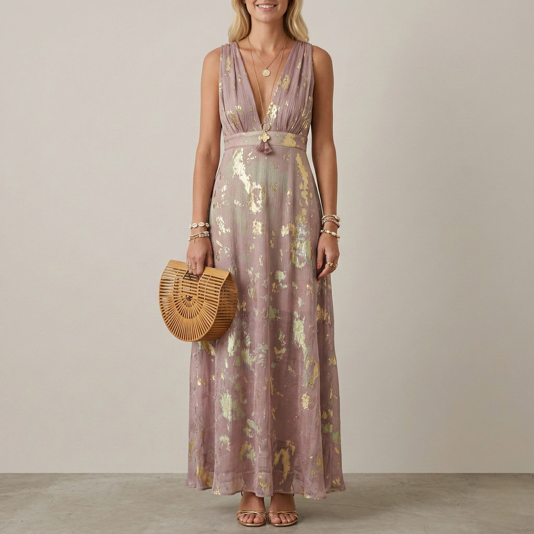 Zomerjurk: luchtige mouwloze maxi met diepe V-hals en trendy gouden print, comfortabel en chic.