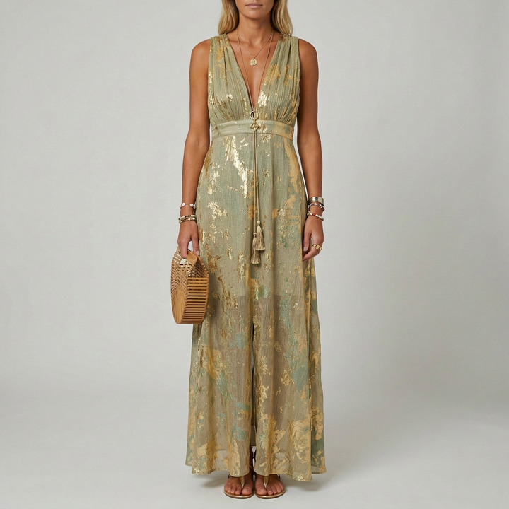 Mouwloze maxi jurk met diepe V-hals en exclusieve gouden print; een perfecte elegante avondjurk.