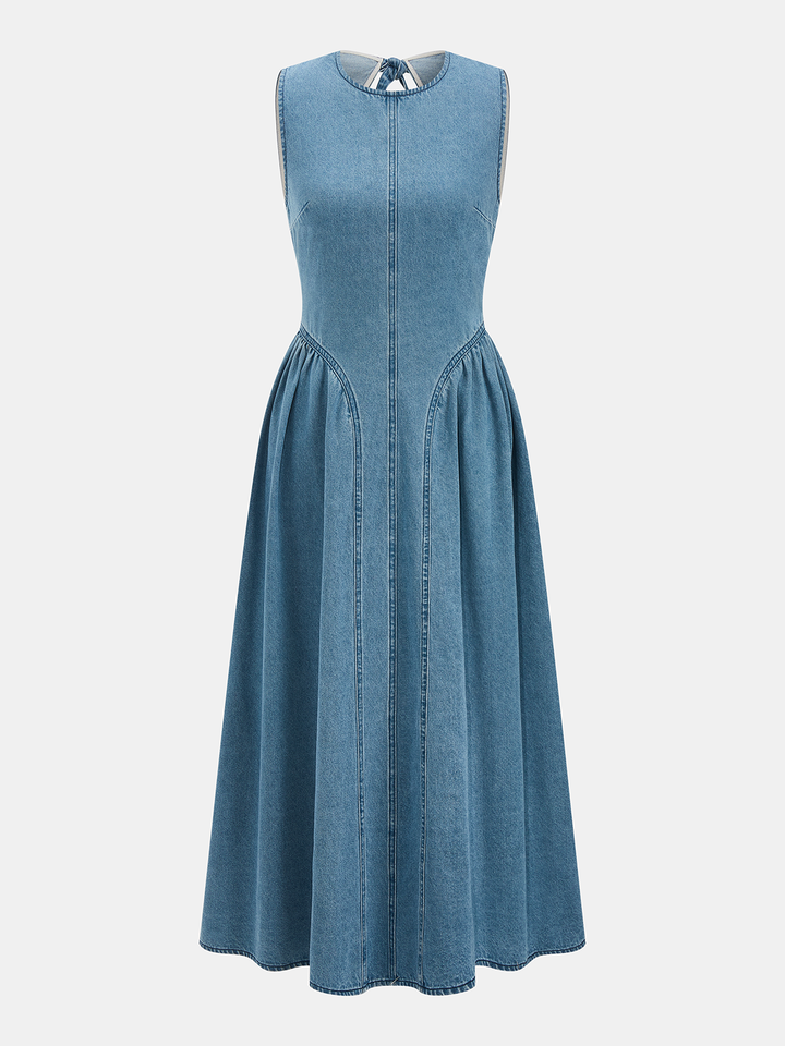 Casual blauwe zomerjurk dames, midi lengte en mouwloos. Super comfortabel voor elke zomerse activiteit.