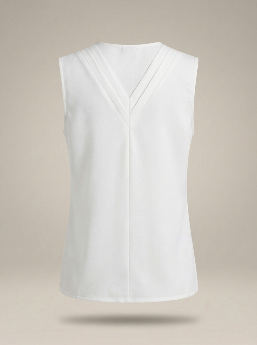Trendy mouwloze V-hals top voor dames met subtiele plooidetails, essentieel voor de zomergarderobe.