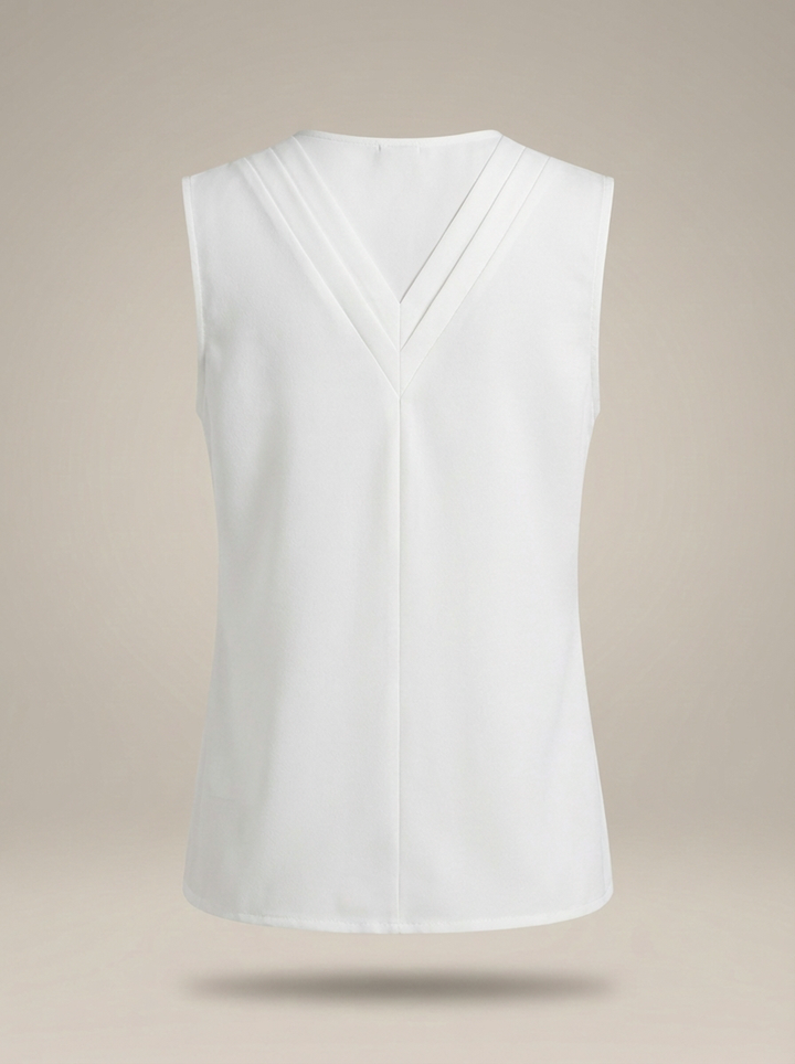 Trendy mouwloze V-hals top voor dames met subtiele plooidetails, essentieel voor de zomergarderobe.