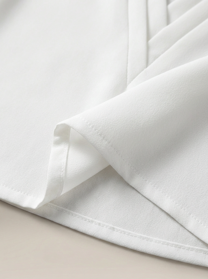 Klassieke dames mouwloze V-hals top met verfijnde plooidetails, elegant voor elke gelegenheid.