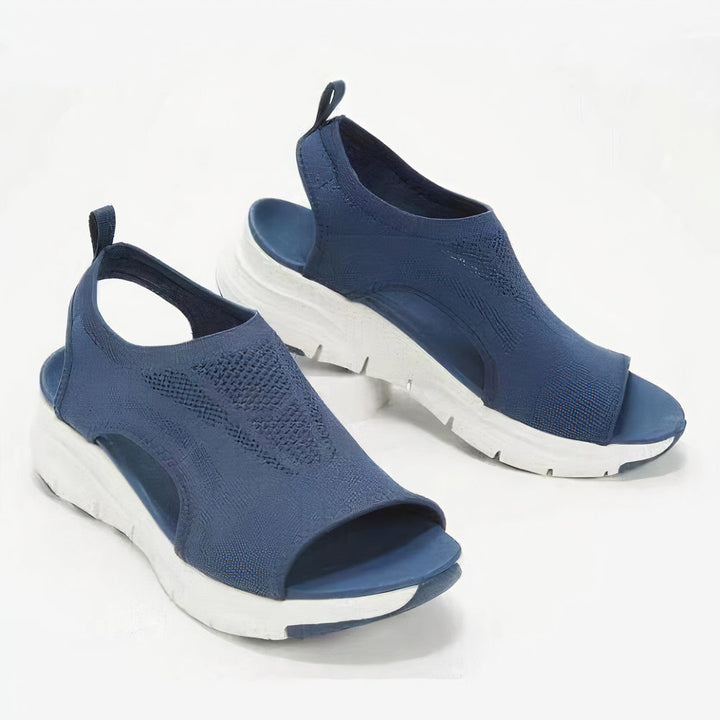 "Dames orthopedische sandalen, blauw, met enkelband. Zomerse stijl, comfort en ondersteuning voor dagelijks gebruik."