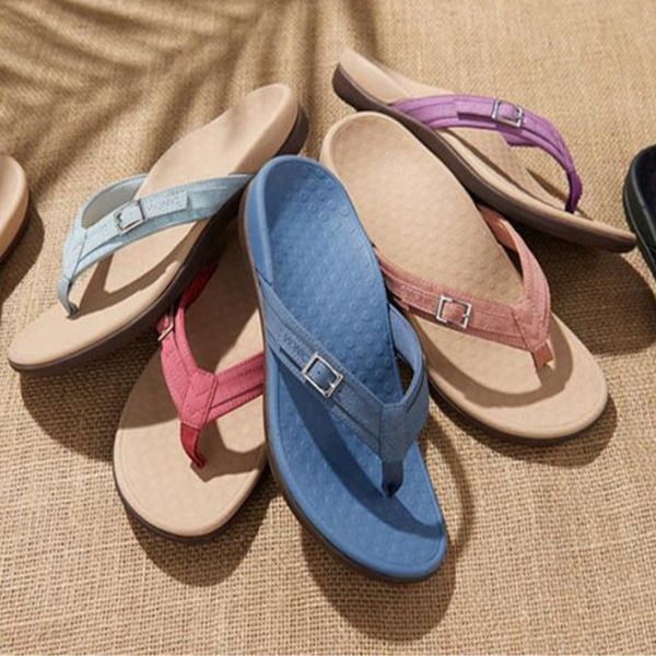 Voetbed van orthopedische dames slipper, biedt superieur comfort en anatomische steun.