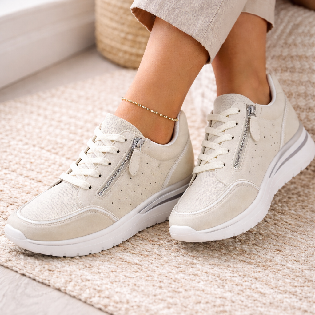 Vrouw draagt stijlvolle orthopedische wandelsneakers, genietend van comfort en ondersteuning op pad.