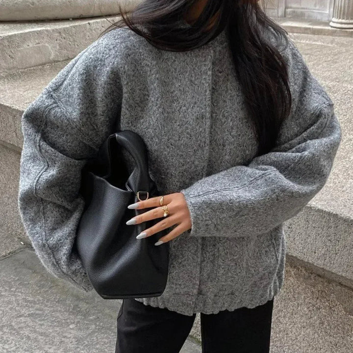 Dit comfortabele dames oversized bomberjack is de ultieme allround jas voor moderne mode.