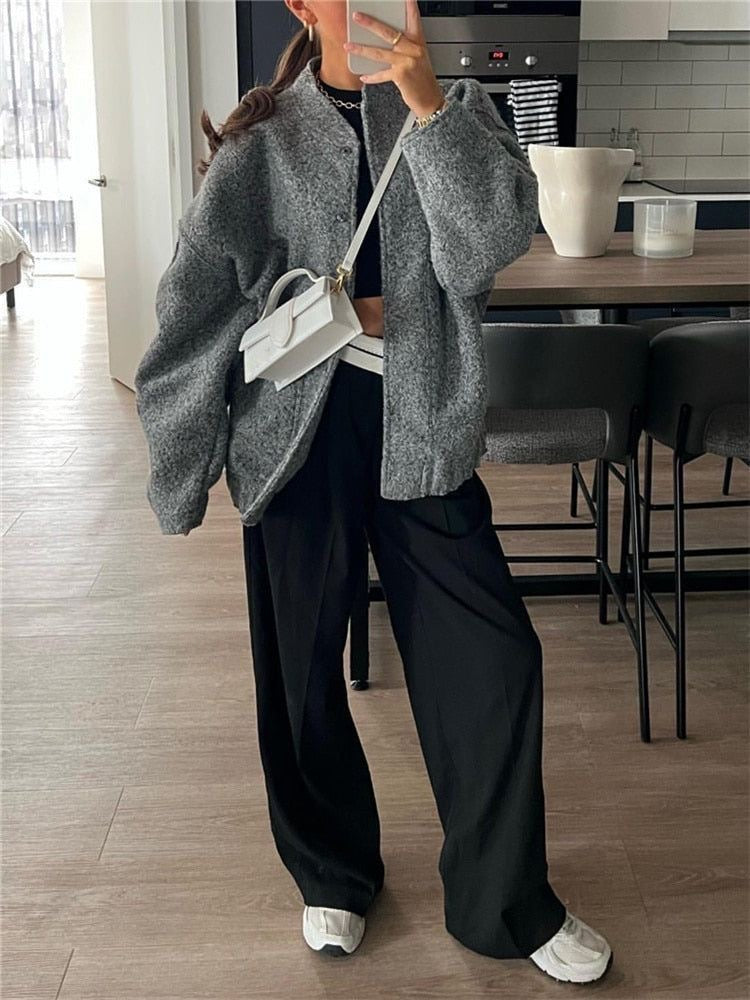Trendy dames bomberjack, oversized model met praktische zakken, ideaal voor dagelijks comfort.